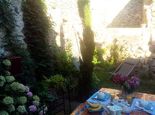 Le Clos De La Source Bed & Breakfast Le Bousquet-d'Orb Exterior photo